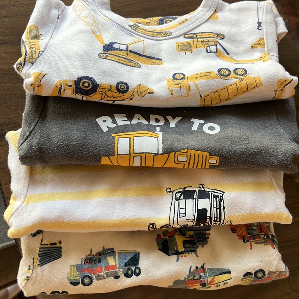 4 truck theme Gap 2 piece pajamas size 18-24months. No stains.